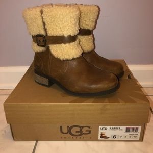 UGG Blayre II boots in like new condition